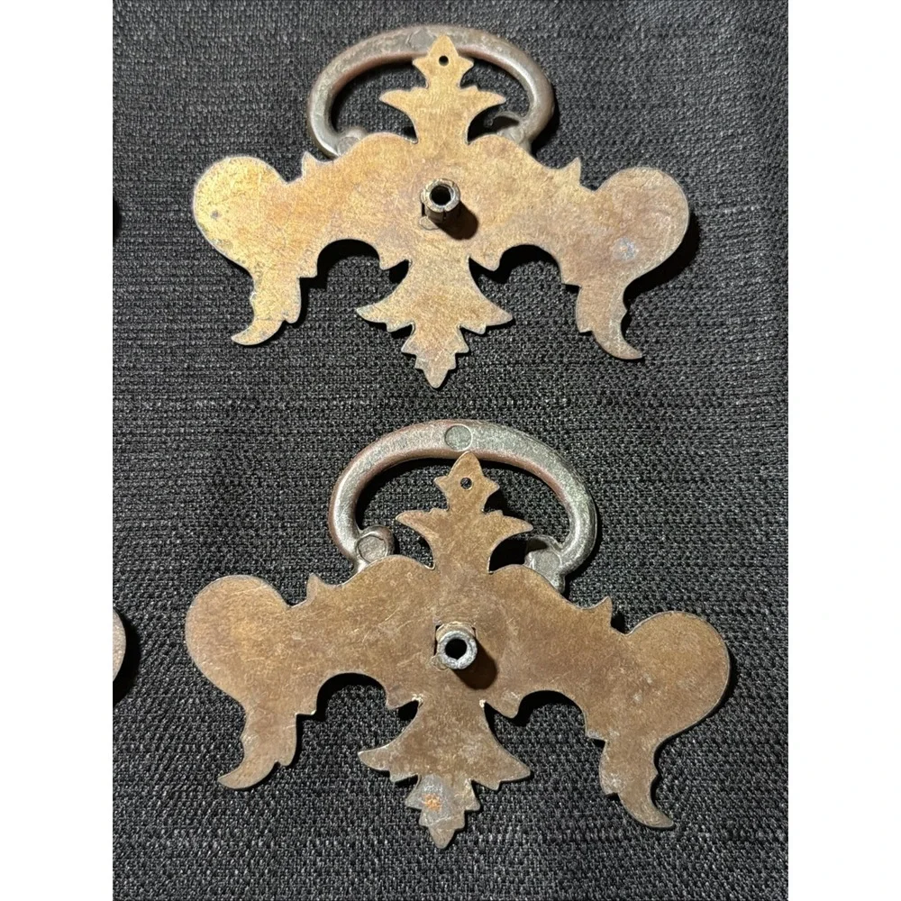 The Unbranded Brand brass batwing